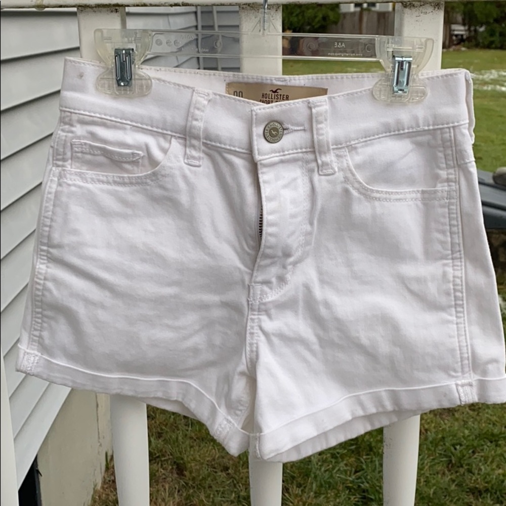 Hollister white shorts.  Size juniors 00.